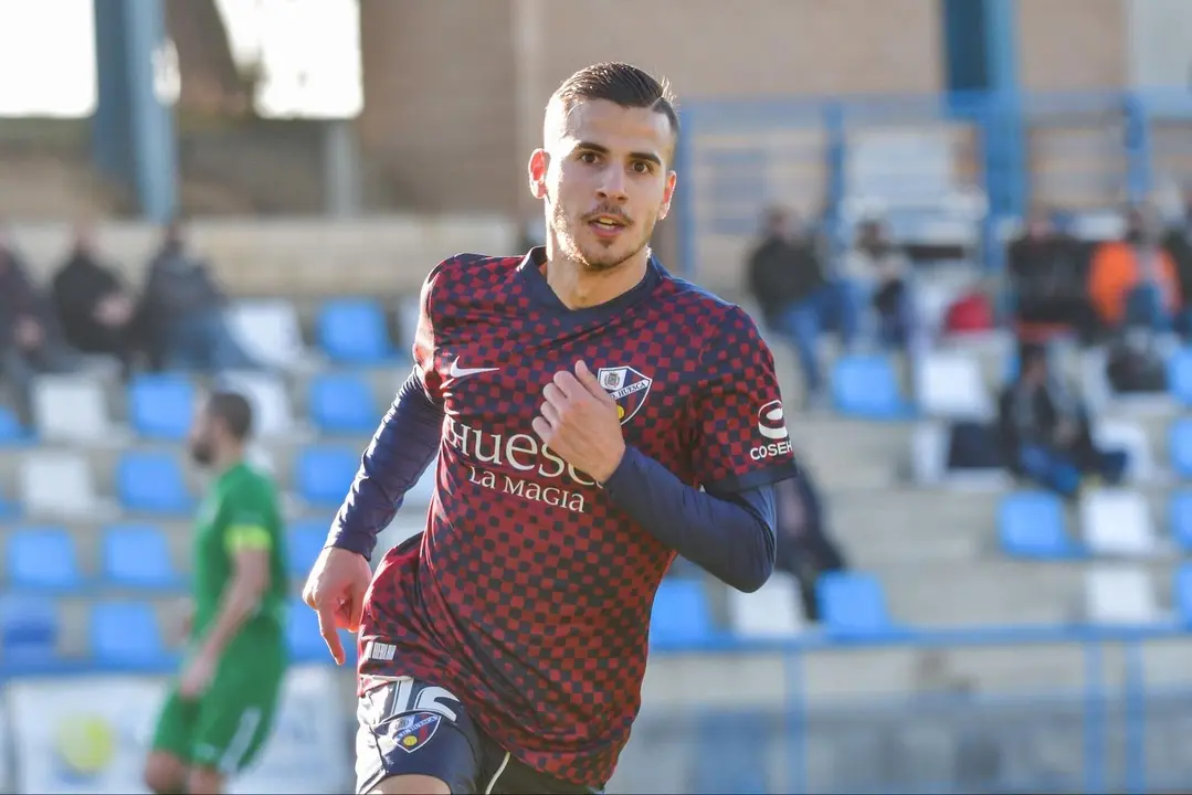 Jordi Cano celebrando su primer gol como azulgrana. | Foto: SD Huesca