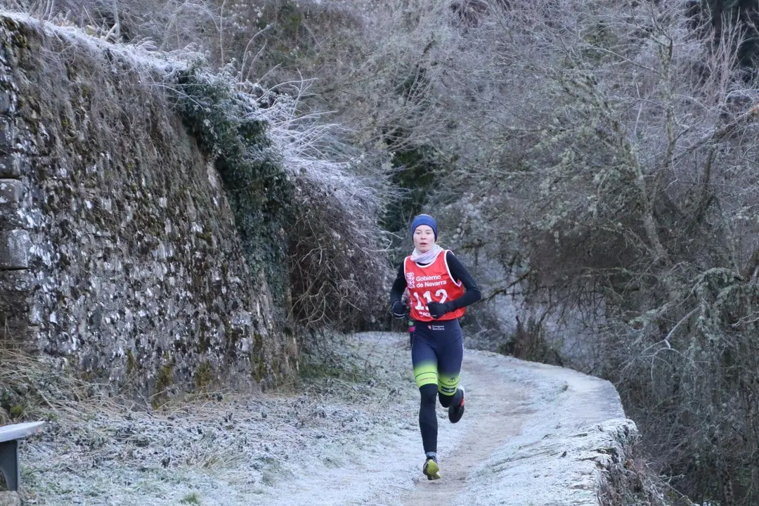 Borb&oacute;n, en el segmento de carrera a pie del X Triatl&oacute;n de Invierno Valle de Roncal donde consigui&oacute; plaza para el Mundial. Foto: Stadium
