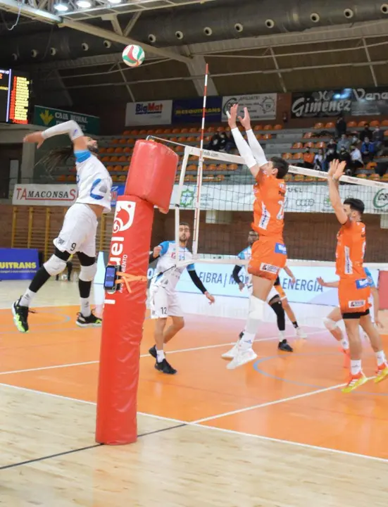 Derrota de los turolenses contra el Valencia. | Foto: CV Teruel