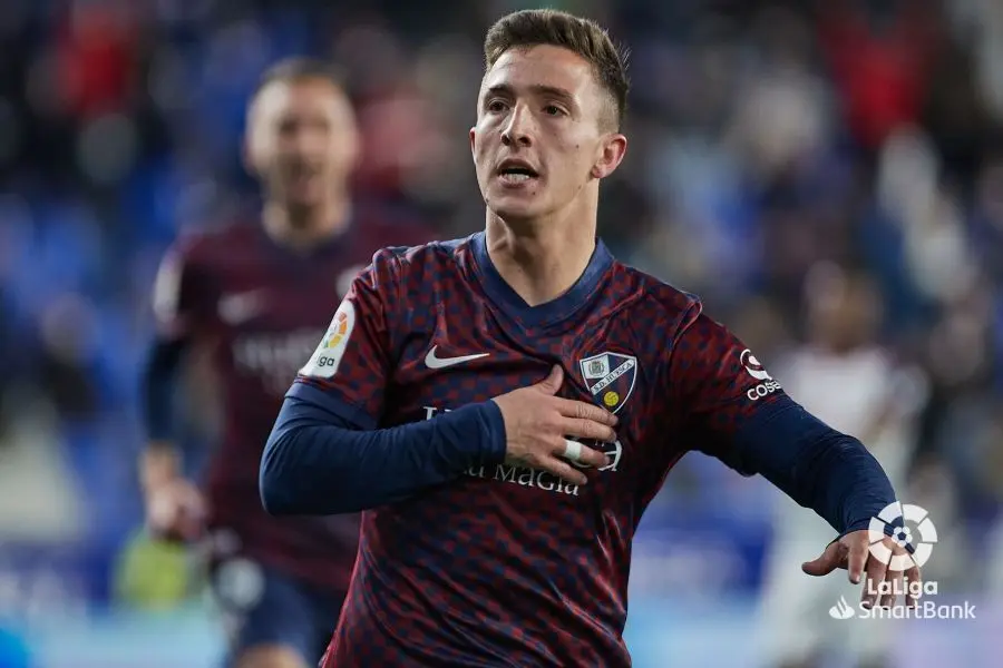 Escriche, tras marcar el gol con el que abri&oacute; el marcador contra el Mirand&eacute;s con un cabezazo colosal. Foto: LaLiga