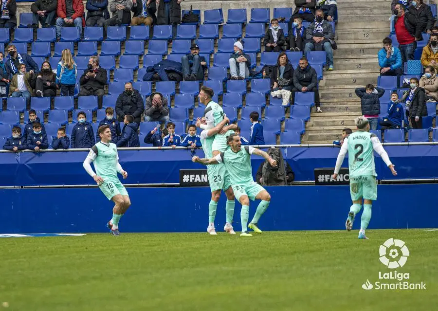 Los jugadores del Huesca celebran el empate a 3 contra el Real Oviedo que firm&oacute; Ignasi Miquel. Foto: LaLiga