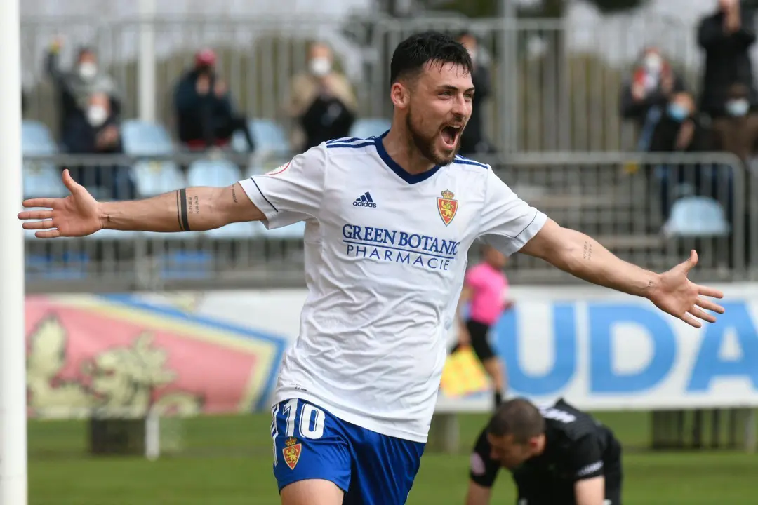 Mario Benedet celebra el segundo tanto del Arag&oacute;n frente al Cuarte. | Foto: RZ