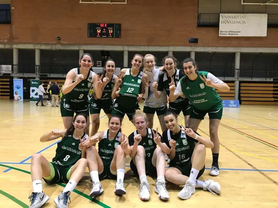El equipo celebra la 12&ordf; victoria de la temporada | Foto: @STCBaloncesto