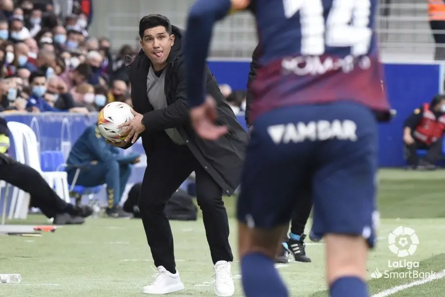 Xisco, entrenador del Huesca, en el partido contra Las Palmas. Foto: LFP