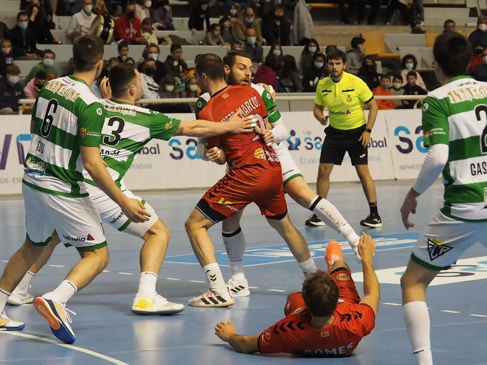 El Bada Huesca ha ca&iacute;do contra el Anaita despu&eacute;s de haber mandado durante todo el partido menos los diez &uacute;ltimos minutos. Foto: C.Pascual