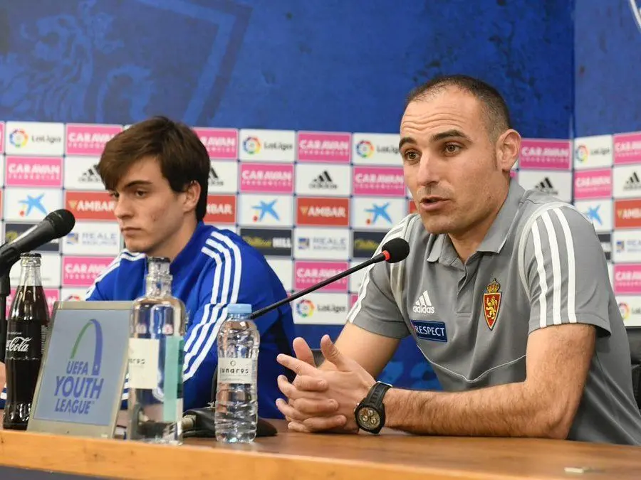 Francho Serrano e Iv&aacute;n Mart&iacute;nez en una rueda de prensa en La Romareda | Foto: RZ Cantera