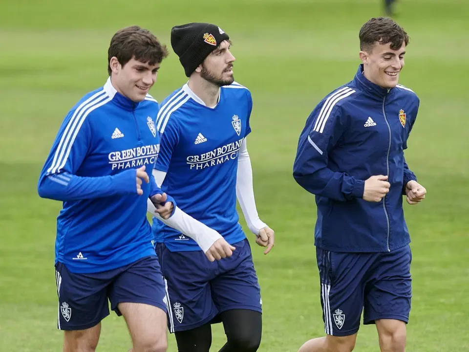 Az&oacute;n, Eugeni y Franc&eacute;s, durante un entrenamiento en la Ciudad Deportiva. | Foto: RZ