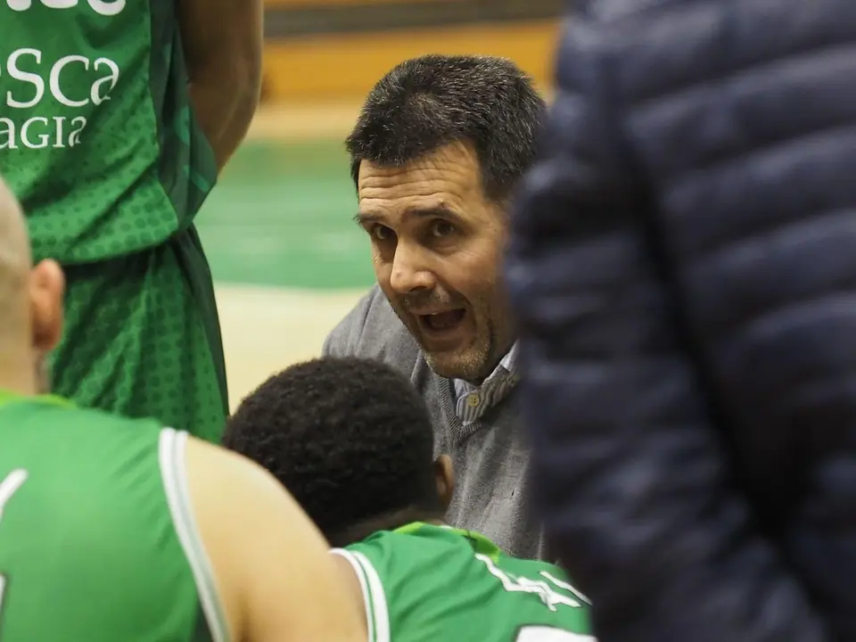 Expresivo Carlos Lanau en un tiempo muerto contra Gipuzkoa. Foto: C.Pascual