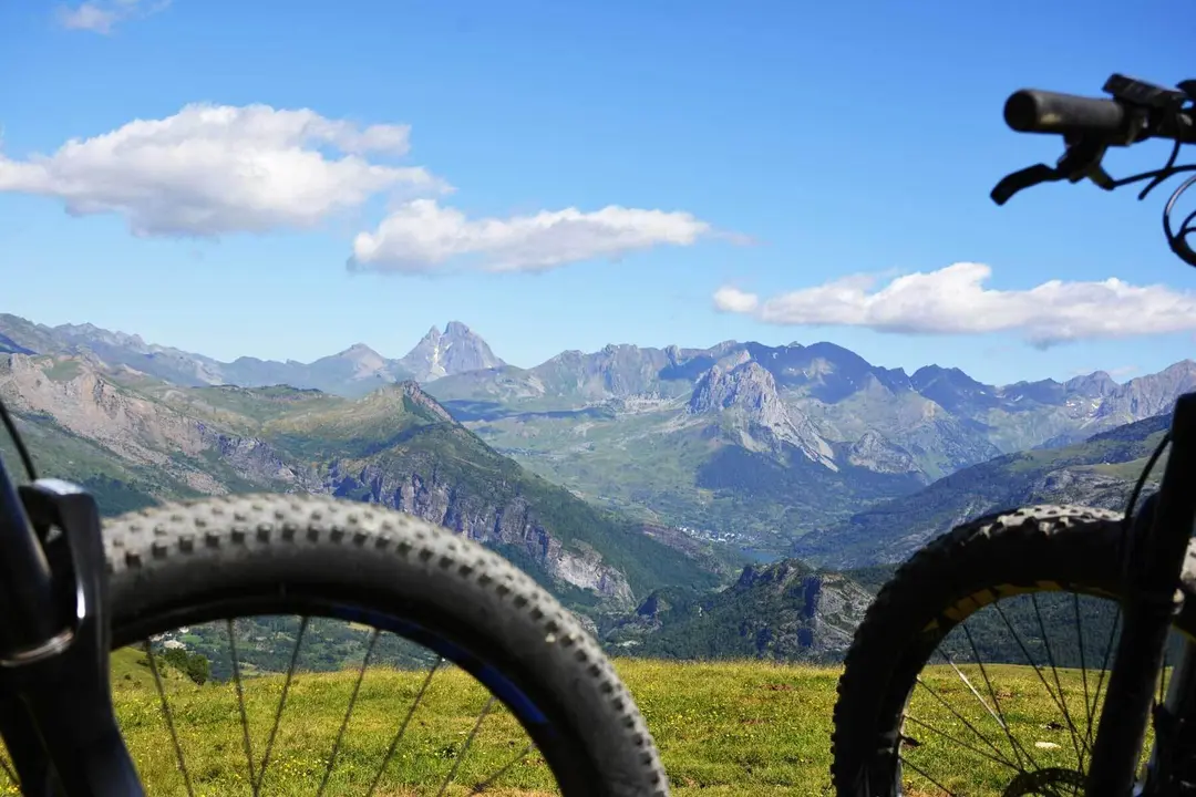 El Valle de Tena, en la imagen, escenario de una nueva carrera espectacular de BTT en junio. Foto: Sportaragon