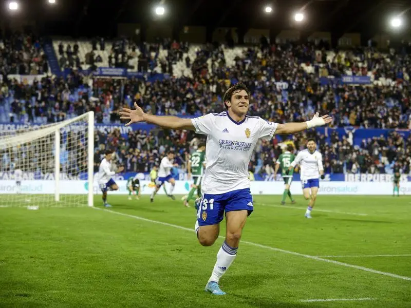 Iv&aacute;n Az&oacute;n celebra el tanto ante el Amorebieta en La Romareda | Foto: Real Zaragoza