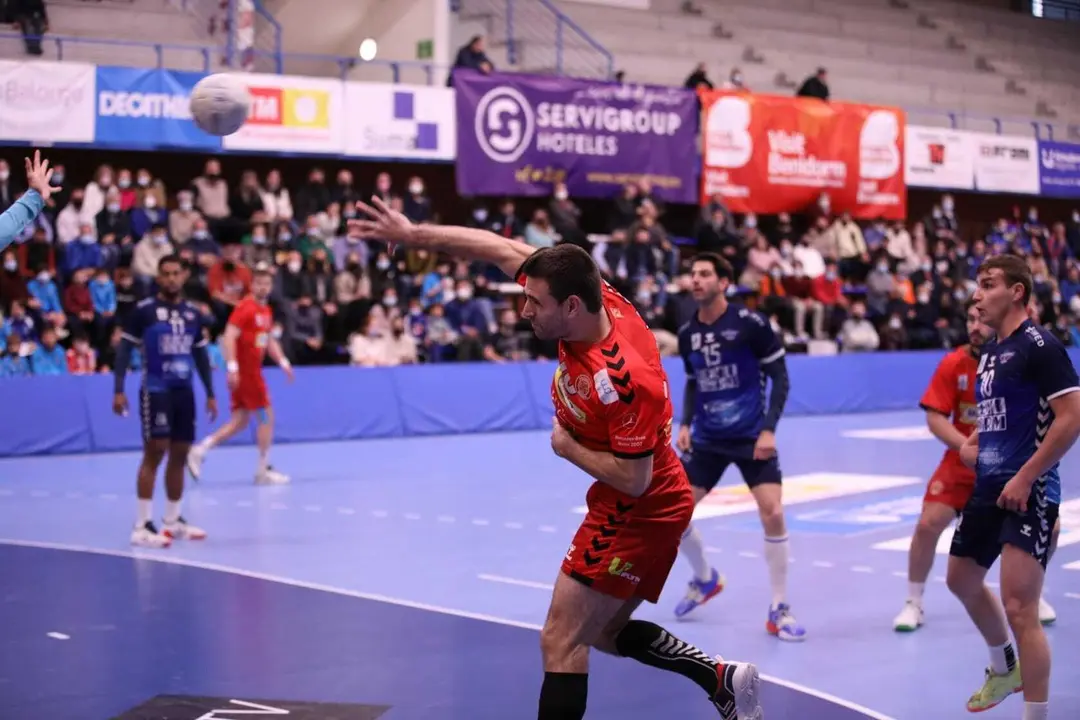 Adri&agrave; P&eacute;rez, en una imagen de archivo dio el susto cuando el partido contra Cisne expiraba. Foto: Edwin Van't Hek