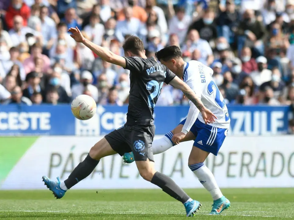 Borja S&aacute;inz define para hacer el gol del Real Zaragoza frente al Girona. Imagen: Real Zaragoza. 