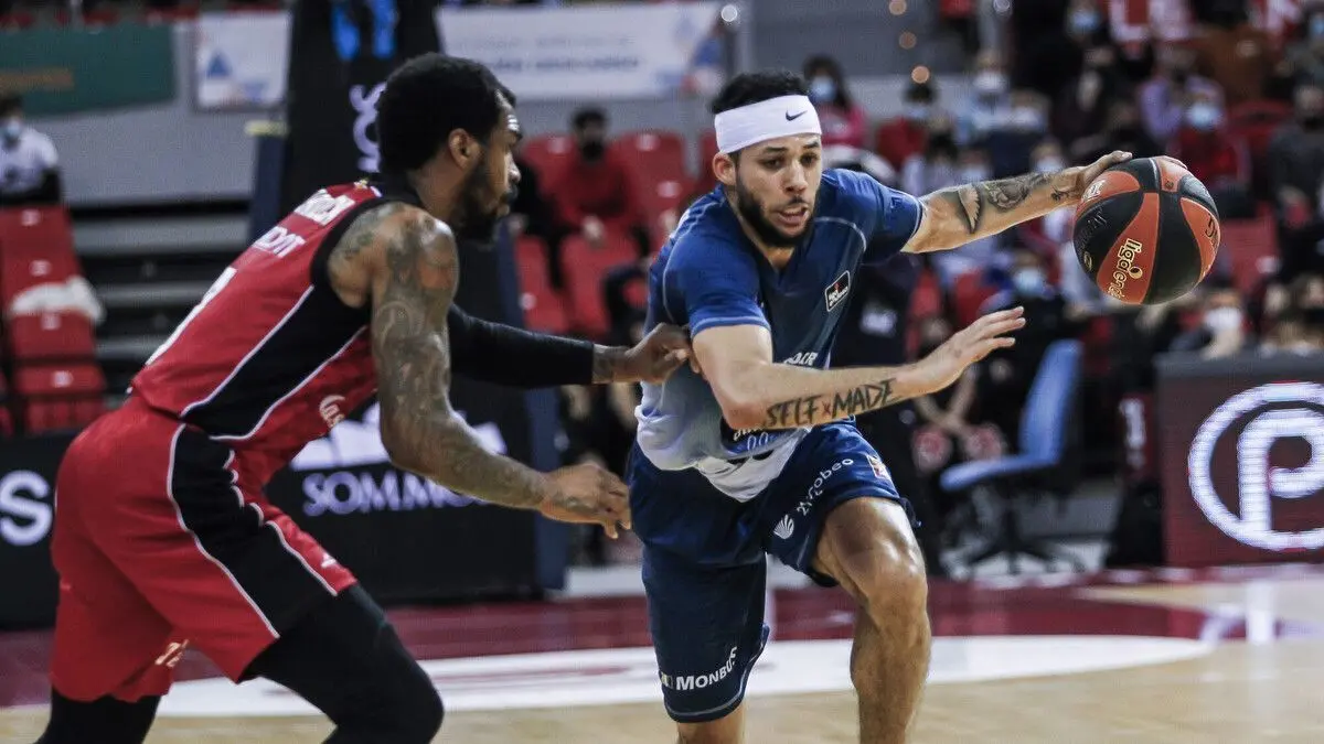 Sean Kilpatrick, en una acci&oacute;n defensiva | Foto: Esther Casas / Casademont Zaragoza