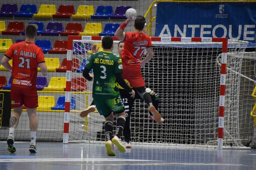 Hackbarth busca finalizar con &eacute;xito una contra con la oposici&oacute;n de Moyano. Foto: Carmen Espejo Escobar