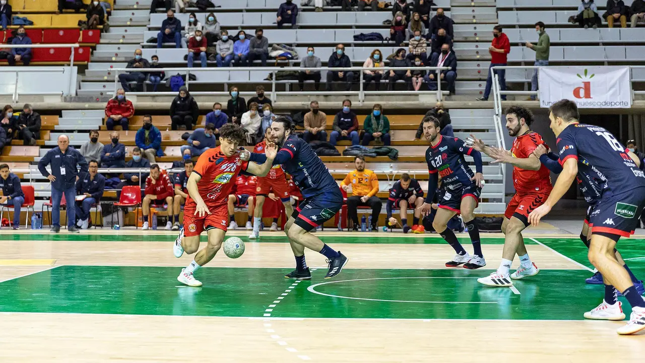 El Bada Huesca perdi&oacute; un punto con el Nava en el &uacute;ltimo segundo del encuentro. Foto: Andrey Sapizhak