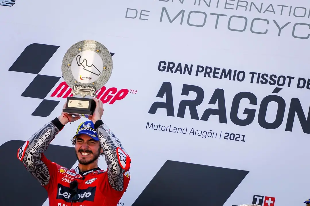 'Pecco' Bagnania celebra su primera victoria de Moto GP en Motorland Arag&oacute;n 2021. Foto: MotorLand Arag&oacute;n