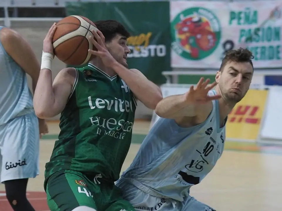 Javi Garc&iacute;a, en un partido de esta temporada | Foto: C. Pascual