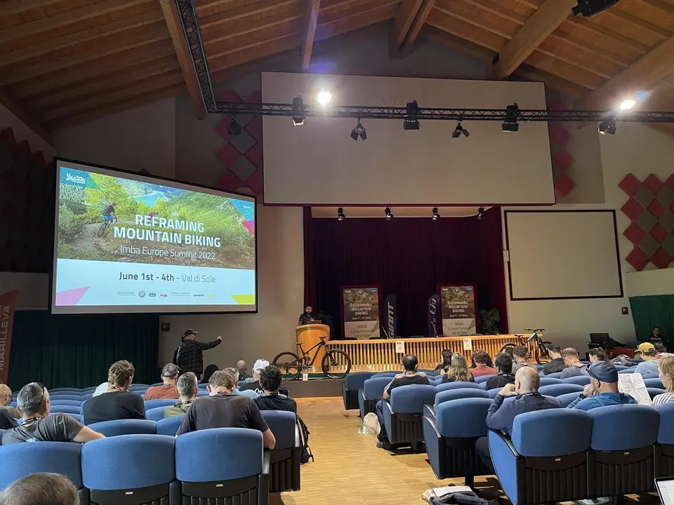 MTB Kingdoms Pyrenees en la IMBA Europe Summit de Val di Sole. Foto: TuHuesca

 