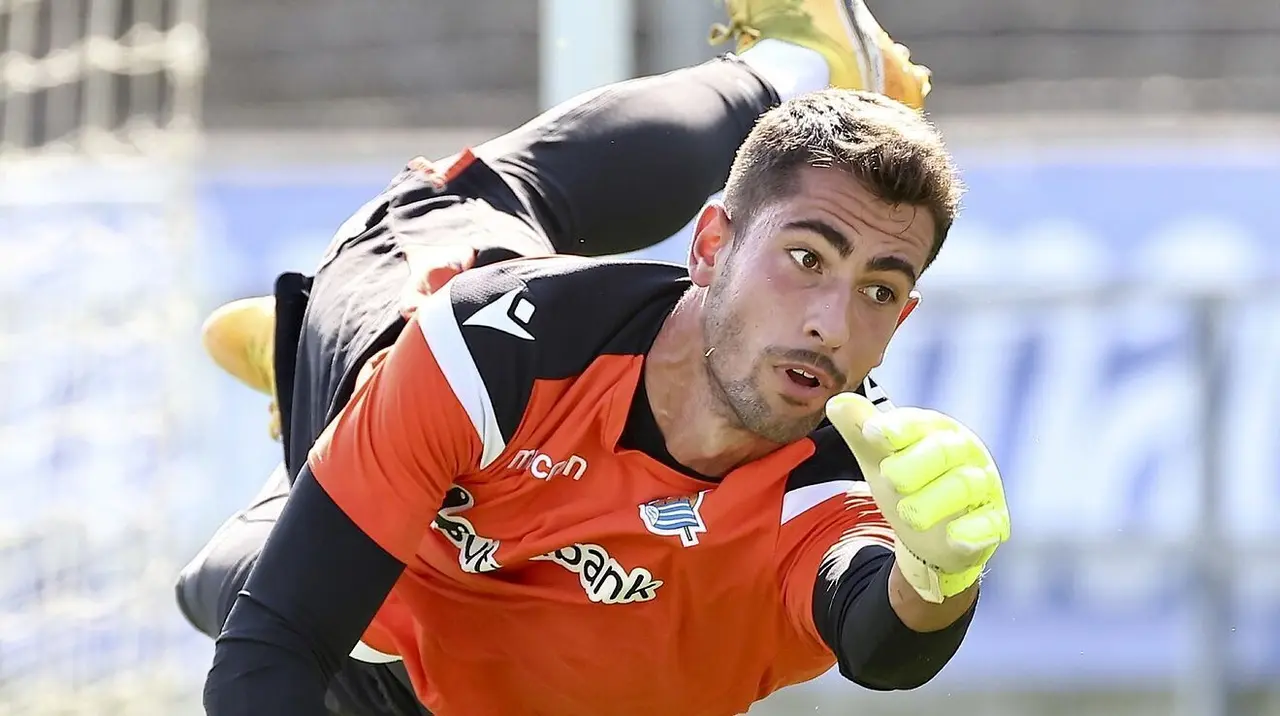 Andoni Zubiaurre con la camiseta de la Real Sociedad | Foto: Marca