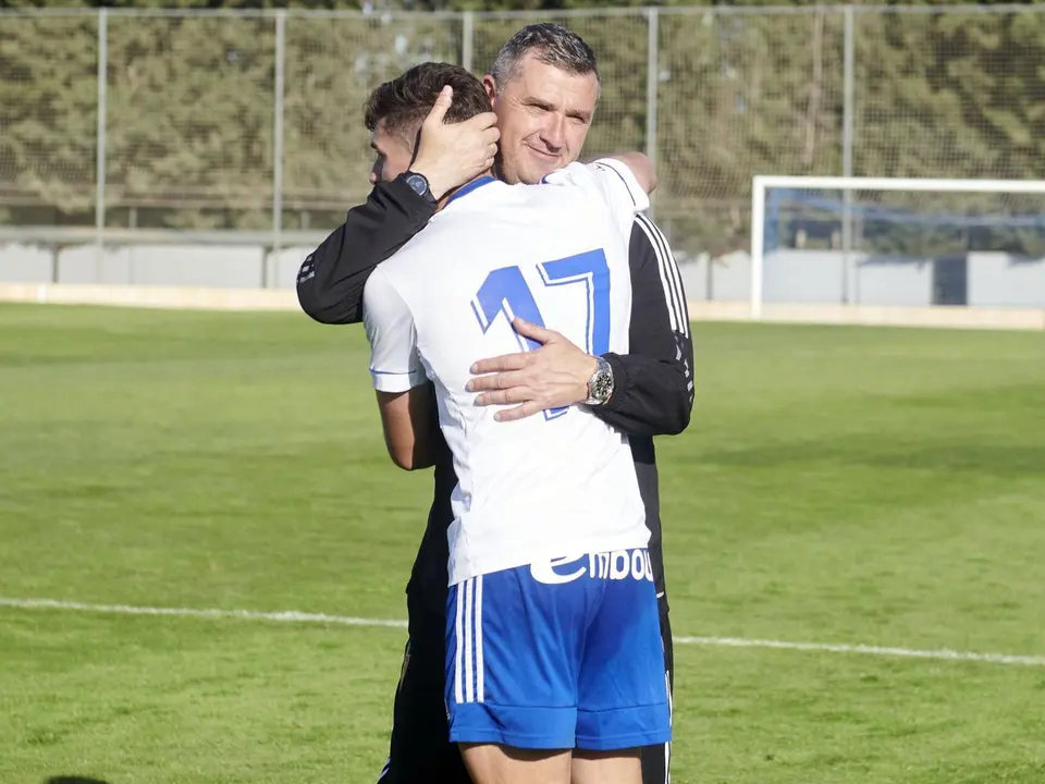 Emilio Larraz continuar&aacute; al frente del filial del Real Zaragoza. / Foto: RZ Cantera