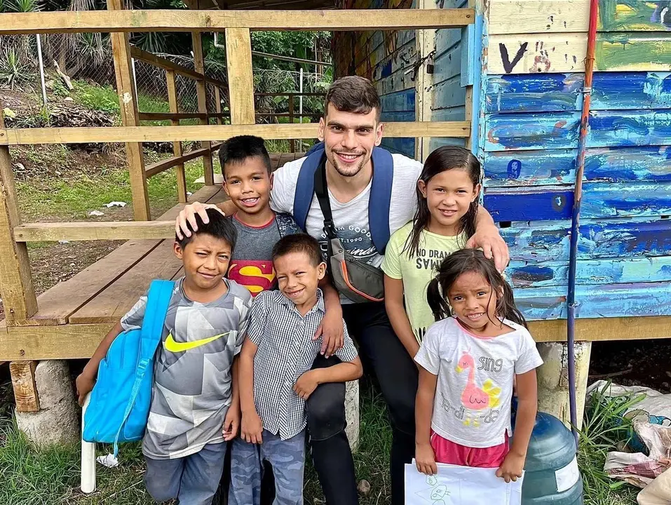 El jugaor del Bada Huesca Miguel Malo estuvo en junio en Tegucigalpa a donde espera volver para ayudar a chavales hondure&ntilde;os. Foto: Cedida