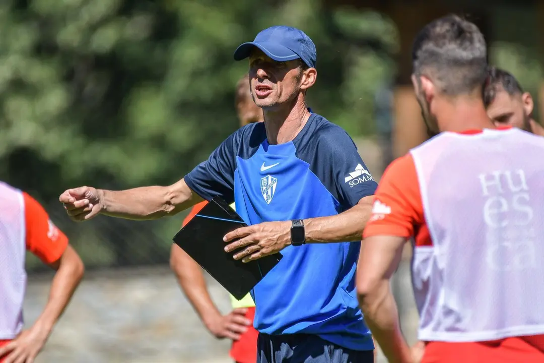 Cuco Ziganda, en una imagen de archivo, durante un entrenamiento. | Foto: SD Huesca