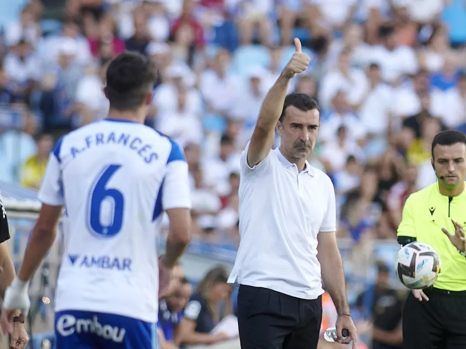 Carcedo levanta el pulgar ante la mirada de Alejandro Franc&eacute;s | Foto: RZ