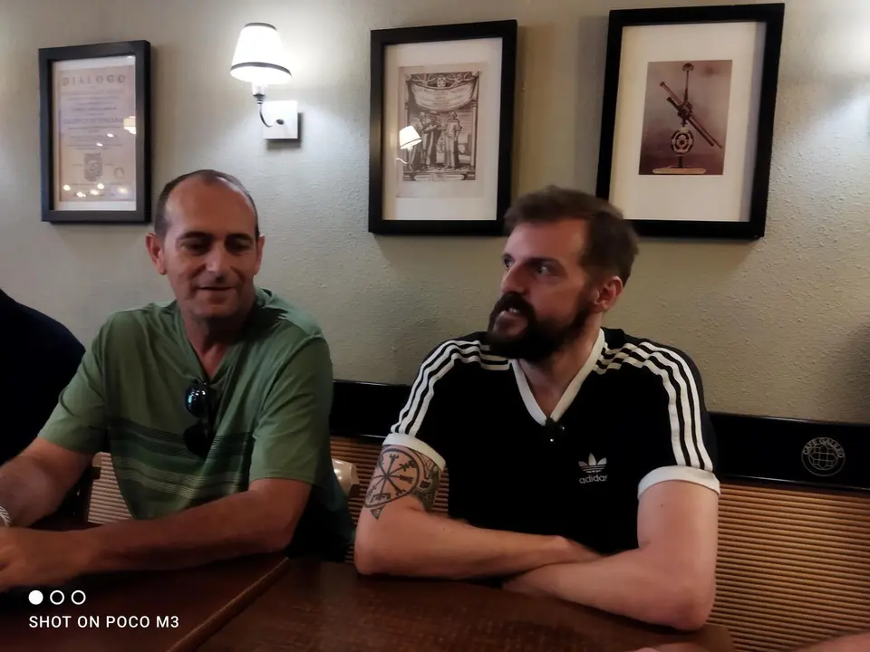 Los t&eacute;cnicos del Bada Huesca, Jos&eacute; Francisco Nolasco y Fher P&eacute;rez, han hecho balance de la pretemporada en el bar Galileo. Foto: Sportaragon