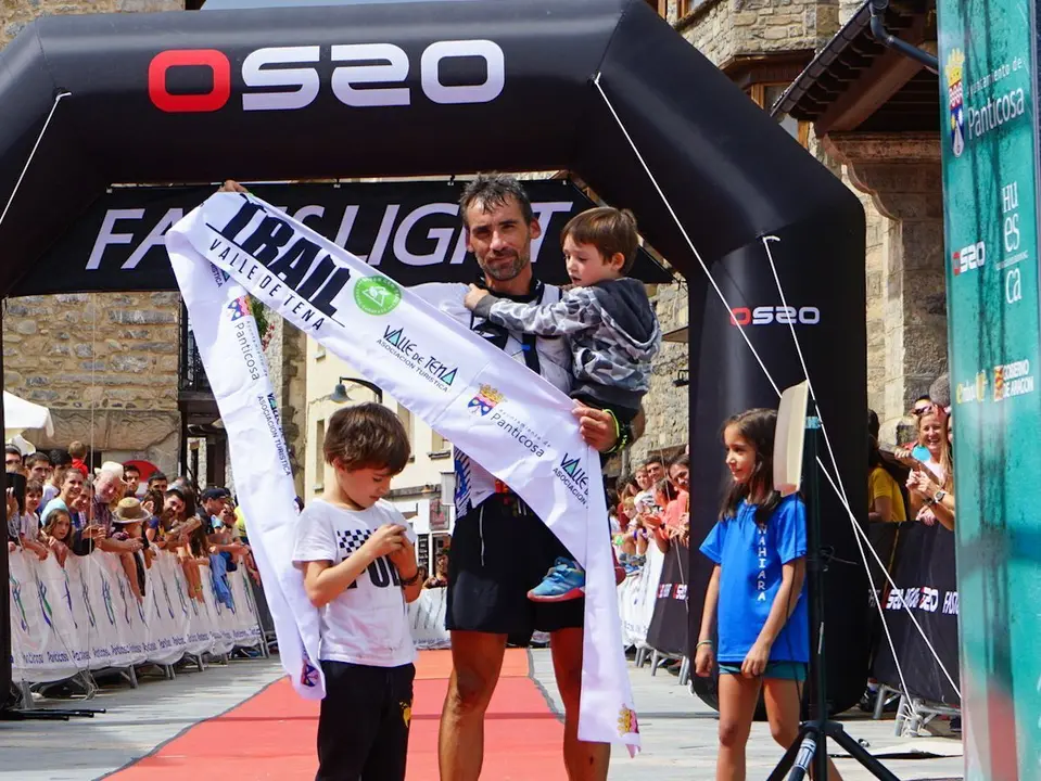 Luis Alberto Hernando, ganador de la 4K del Valle de Tena con nuevo r&eacute;cord. Foto: Sara Gu&eacute;rin