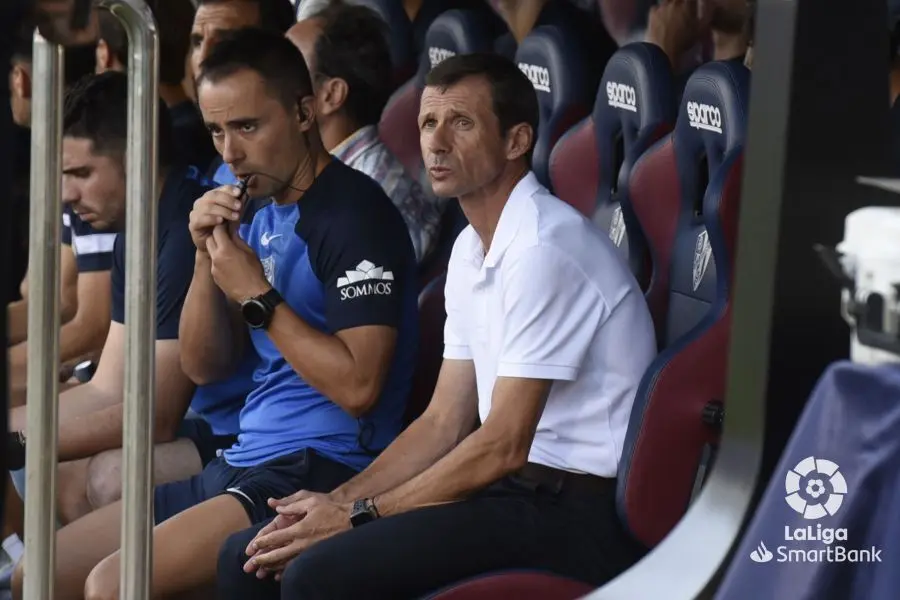 Ziganda en el banquillo de El Alcoraz | Foto: LaLiga