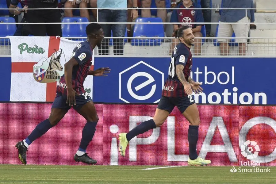 Kant&eacute; y Marc Mateu celebran e gol frente al Ibiza │ Foto: LaLiga