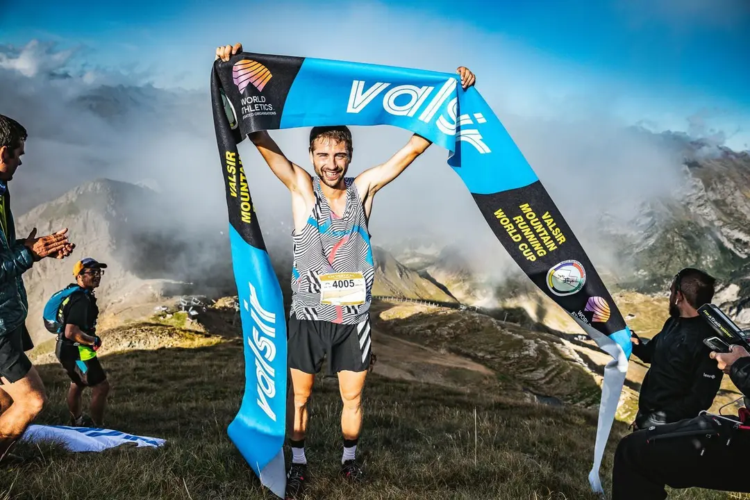 Dani Osanz, en la cima de Tuca Blanca tras ganar el Kil&oacute;metro Vertical de Canfranc. Foto Canfranc-Canfranc