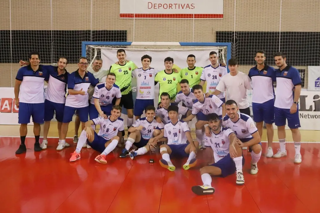 El equipo posa tras la victoria 