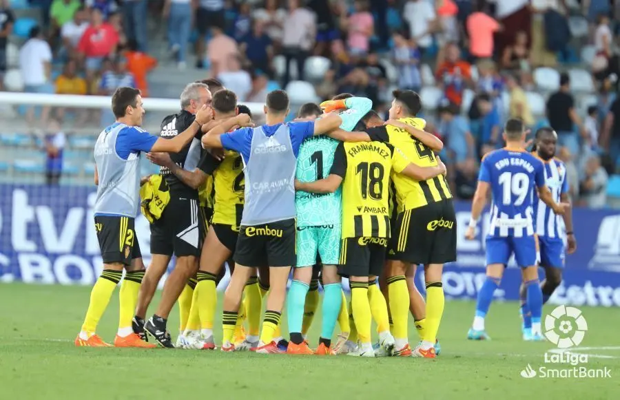 Pi&ntilde;a del Zaragoza tras el triunfo. Foto: LaLiga