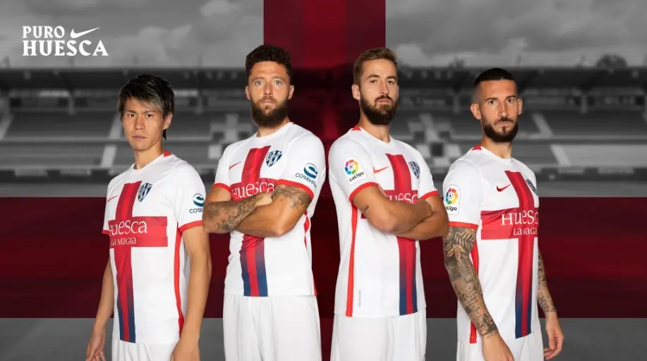 Hashimoto, Timor, Pulido y Sielva posan con su nueva piel | Foto: SD Huesca