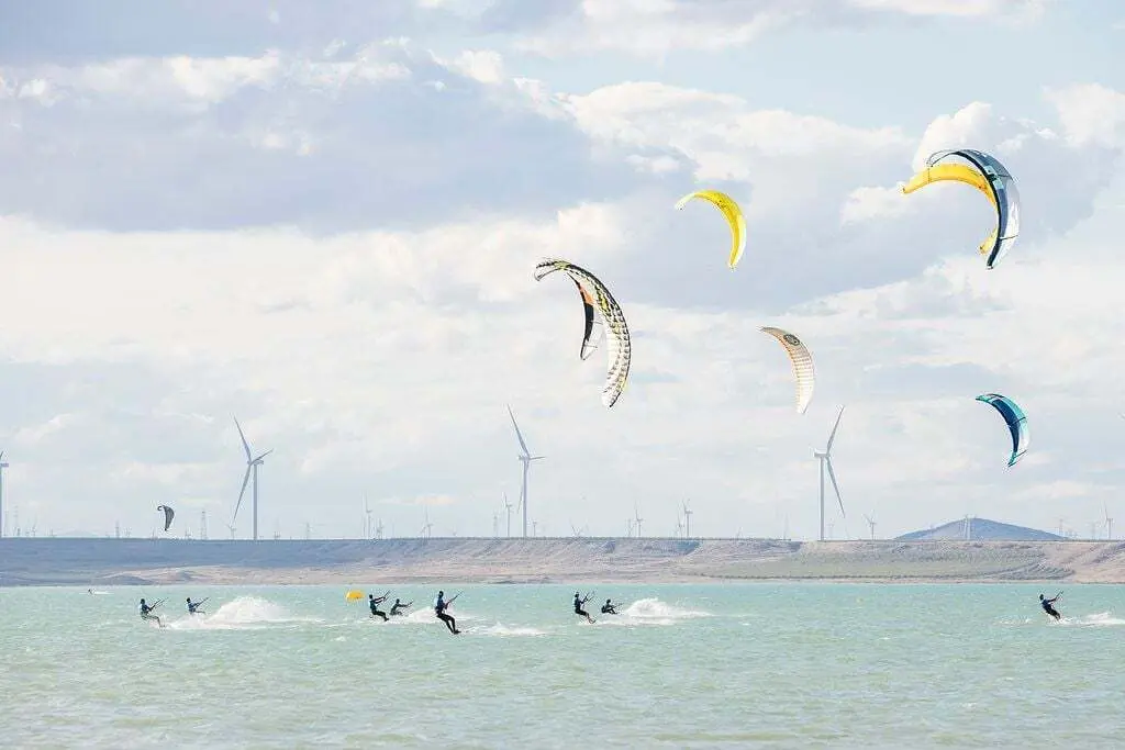 Kitesurf en La Loteta, donde saber leer el viento y manejar la tabla es fundamental. Foto: MarianoHottor