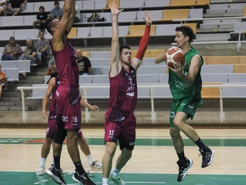 Pe&ntilde;as y Lleida han jugado un bonito amistoso esta tarde en el Palacio. Foto: C:Pascual