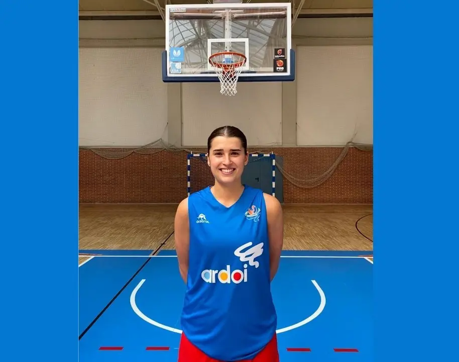 Zoe Hern&aacute;ndez, con los colores de Fundaci&oacute;n Navarra Baloncesto Ardoi
