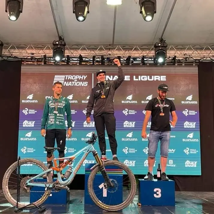 Gabi Torralba, en la imagen, en lo m&aacute;s alto del caj&oacute;n del Trofeo de las Naciones. Foto: FB G.T.