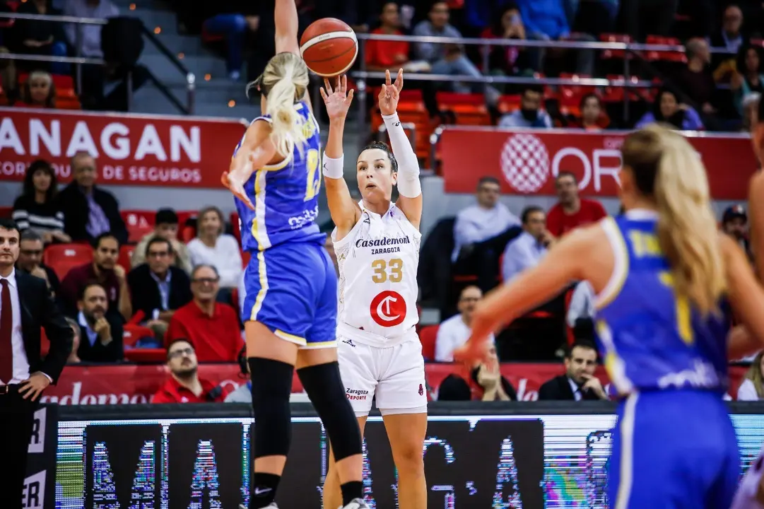 Gracia Alonso lanza en una posici&oacute;n punteada | Foto: Esther Casas / Casademont Zaragoza
