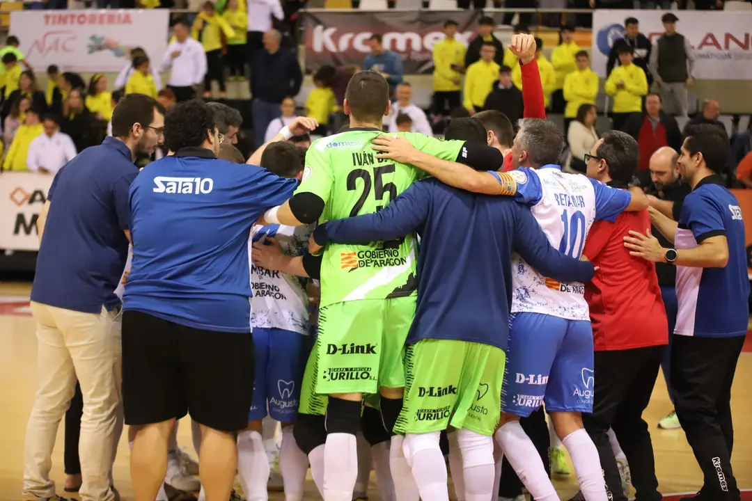 Celebraci&oacute;n de los jugadores del pase de ronda en Copa | Foto: Jorge Vicioso