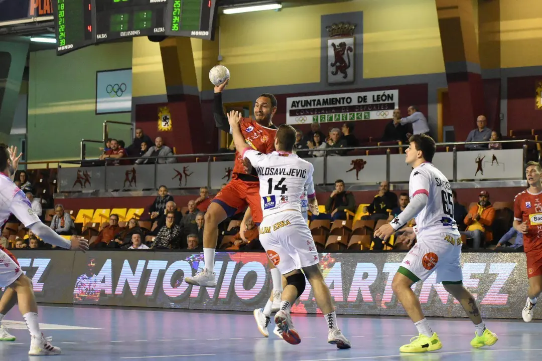 Nolasco espera contar contra Benidorm este s&aacute;bado con el central del Bada Dij&agrave;, en la imagen. Foto: Manu Quiroga