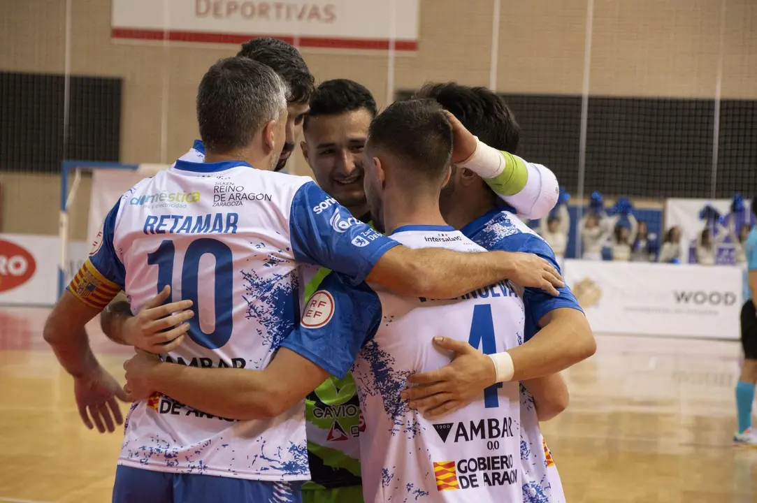 Retamar, Villanueva, Ortego, Rivera y &Aacute;lvarez se abrazan en un gol | Foto: Pedro Luis Serrano