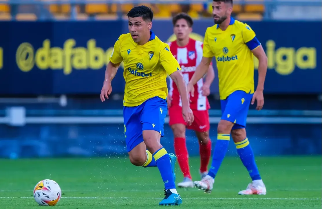 Tom&aacute;s Alarc&oacute;n en un partido amistoso de la pasada temporada | Foto: C&aacute;diz CF