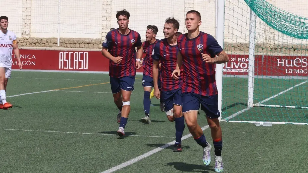 Diego Aznar celebra un gol con la SD Huesca B | Foto: SD Huesca