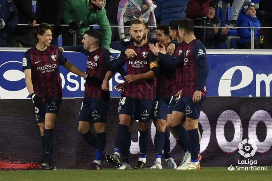 Pulido celebra el gol con sus compa&ntilde;eros | Foto: LFP