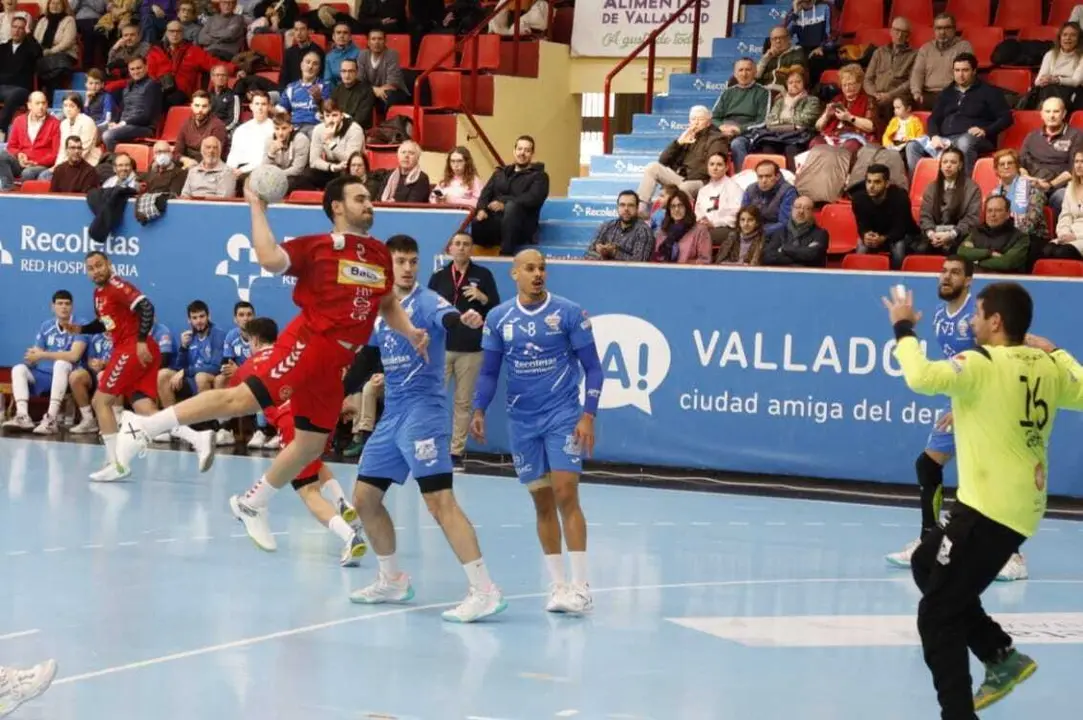 Montoya volvi&oacute; a ser un quebradero para el Valladolid en el partido contra el Bada Huesca. Foto: Cedida
