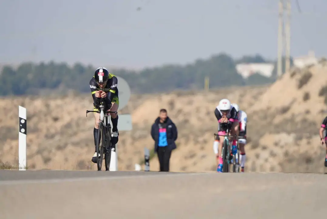 Segmento de bici en el nacional de duatl&oacute;n de media distancia celebrado en H&iacute;jar. Foto: Fatri