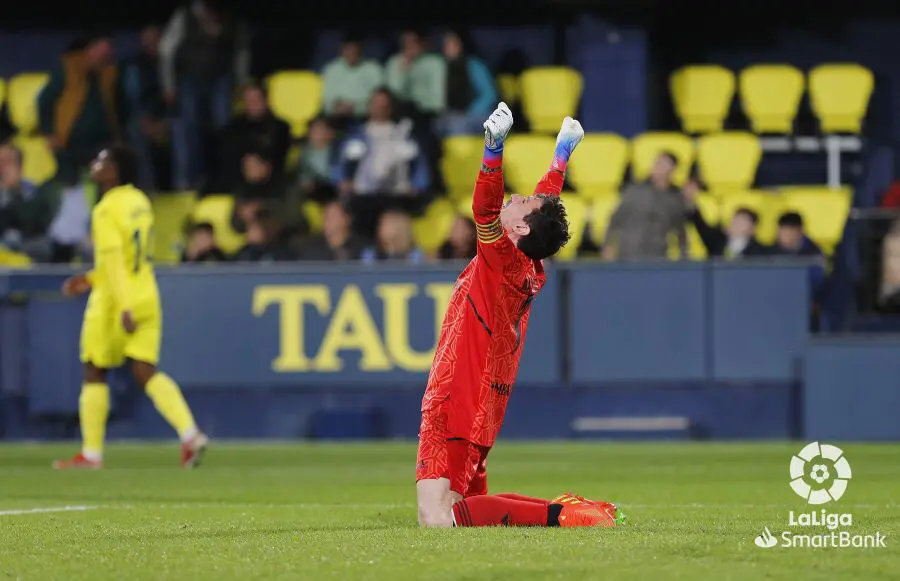 Cristian &Aacute;lvarez se queda solo en la porter&iacute;a | Foto: La Liga