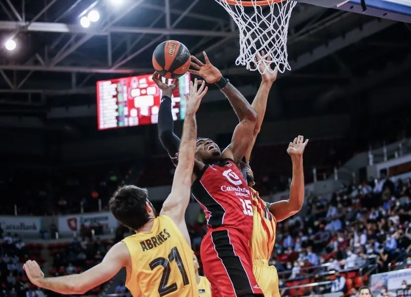 Christian Mekowulu, en la victoria de la temporada pasada ante el Barcelona | Foto: Esther Casas / Casademont Zaragoza